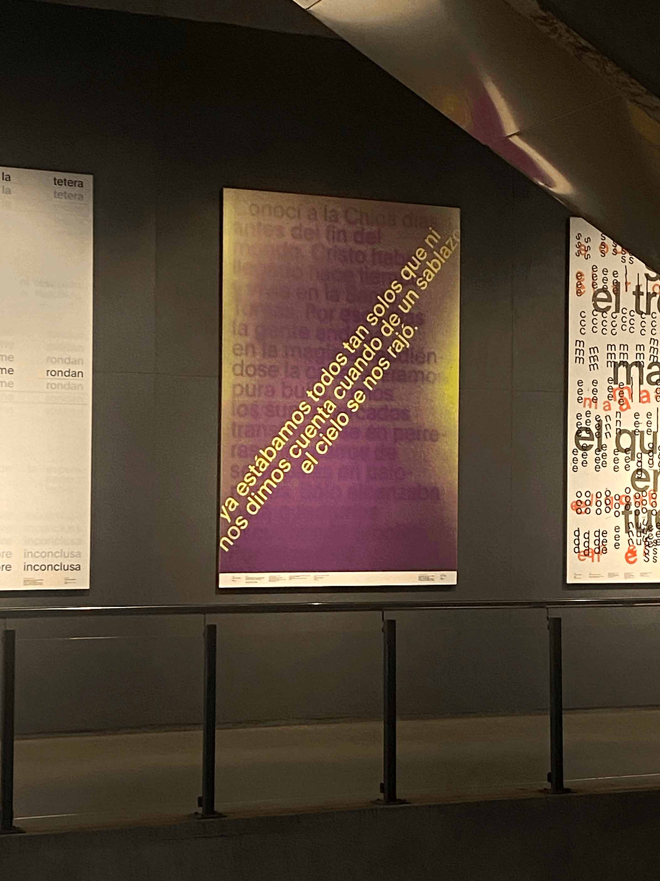 Poster of the poem Desaparición de la problación Santo Tomás, La Pintana by Juan Carreño | Ñuñoa Metro Station, Santiago de Chile | 2022